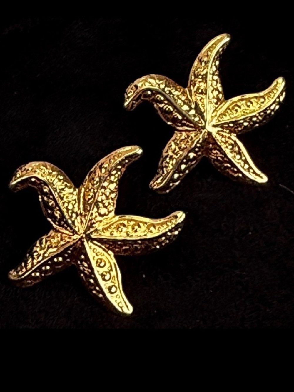 Beautiful goldtone, starfish costume pierced earrings